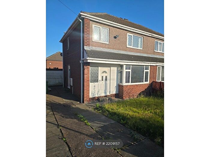 3 Bedroom Semi-Detached House To Rent In Coniston Avenue, Huddersfield, HD5