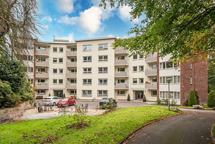 2 Bedroom Flat For Sale In Queens Close, Lancaster Road, Harrogate, North Yorkshire, HG2