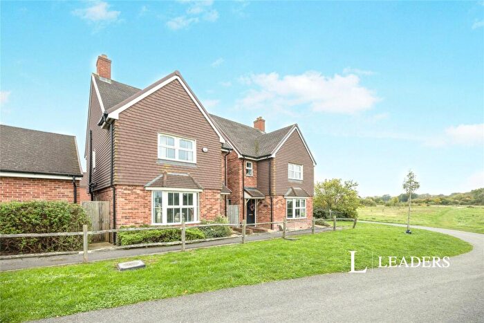 3 Bedroom Detached House To Rent In Westvale Road, Horley, Surrey, RH6