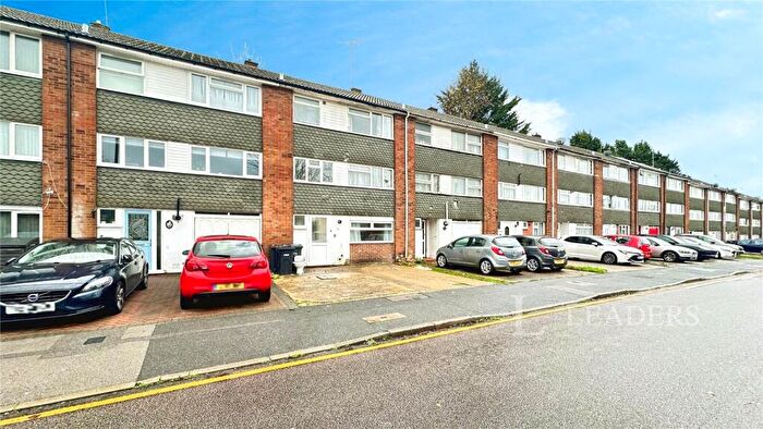 5 Bedroom Terraced House For Sale In Brendon Avenue, Luton, Bedfordshire, LU2