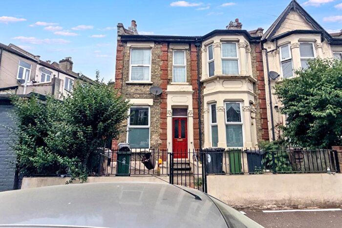 3 Bedroom Flat For Sale In First Floor Flat, Frith Road, Leyton, London, E11