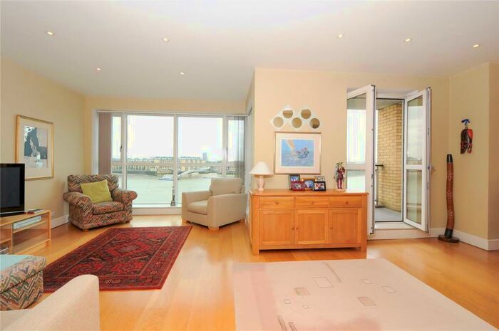 2 Bedroom Apartment To Rent In Hanover House, Westferry Circus, London, E14