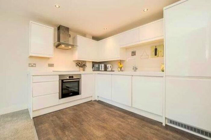 2 Bedroom Flat To Rent In Lilac House, Woodford Green, IG8