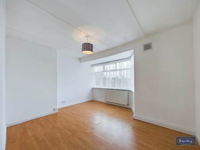 3 Bedroom Flat To Rent In Sherwood Park Avenue, Sidcup, Kent, DA15