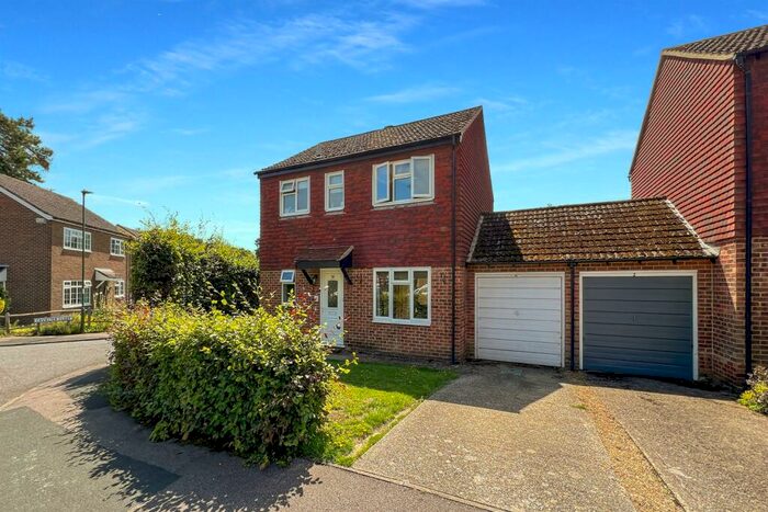 3 Bedroom Link Detached House To Rent In Bedroom Link Detached House In Midhurst, GU29