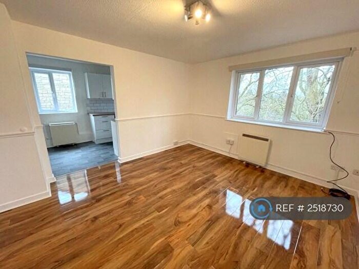 2 Bedroom Flat To Rent In Cavalier Way, Wincanton, BA9