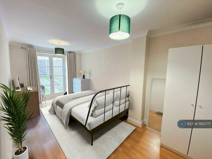 6 Bedroom Terraced House To Rent In Albany Gardens, Colchester, CO2