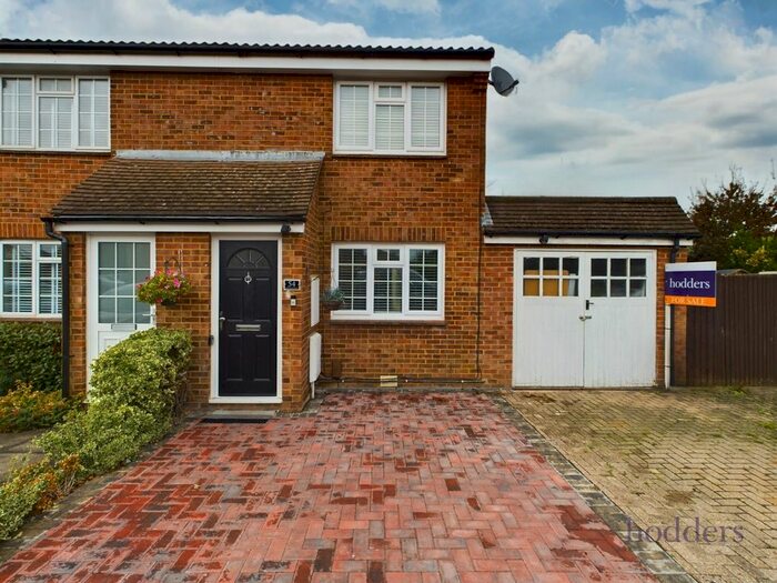3 Bedroom End Of Terrace House For Sale In Hazelbank Road, Chertsey, Surrey, KT16