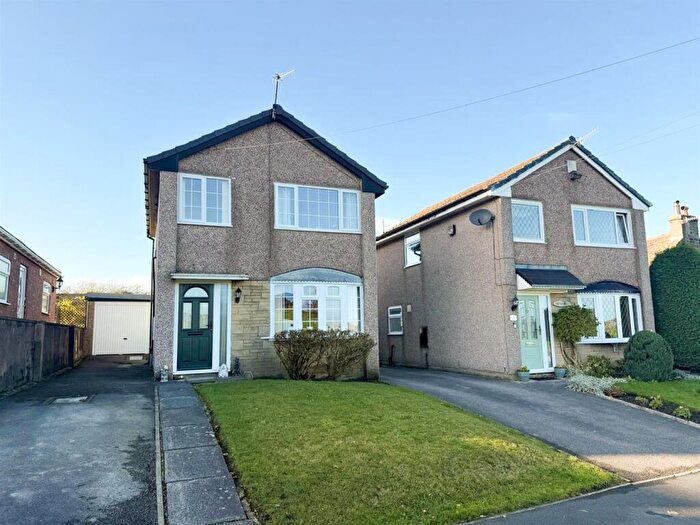 3 Bedroom Detached House For Sale In Lane Ends Lane, Cowling, BD22