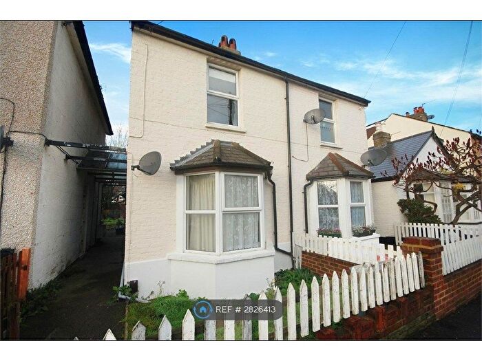 1 Bedroom Flat To Rent In Milton Road, Hampton, TW12