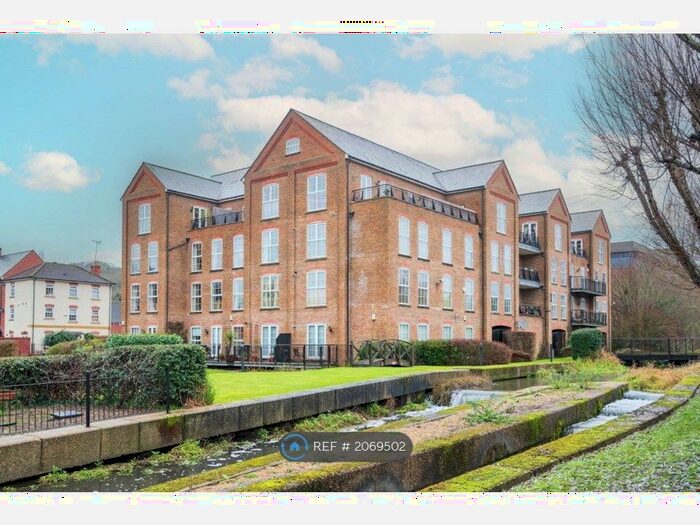 2 Bedroom Flat To Rent In The Mill, Wooburn Green, High Wycombe, HP10