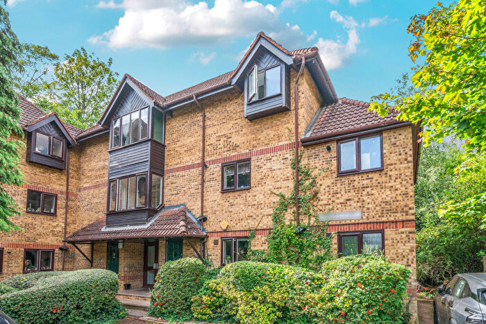 1 Bedroom Apartment For Sale In Linwood Close, London, SE5