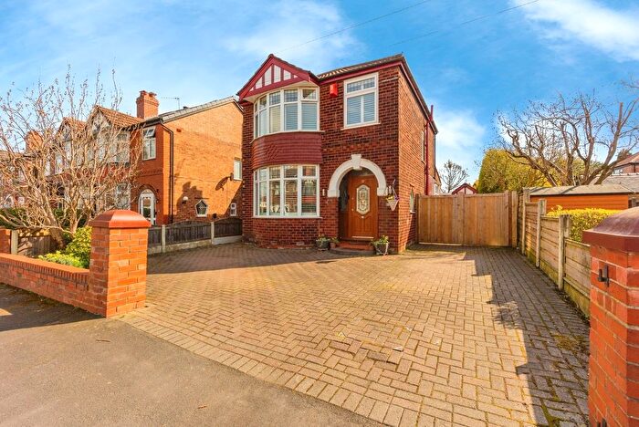 3 Bedroom Detached House For Sale In Briarlands Avenue, Sale, Greater Manchester, M33