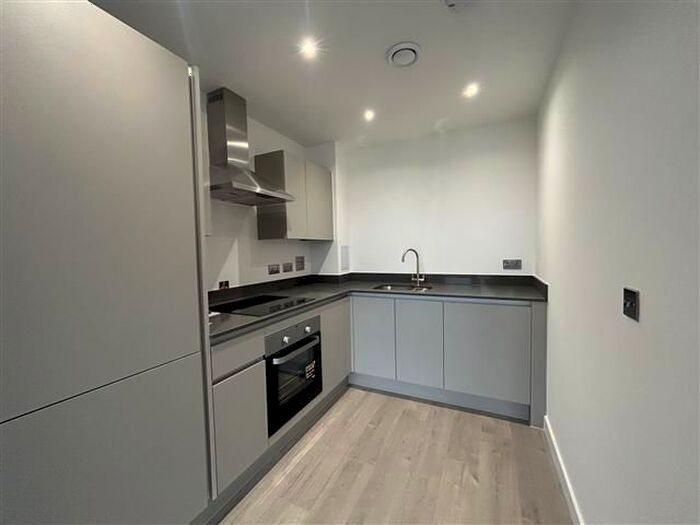 1 Bedroom Flat To Rent In Buckingham Road, Bletchley, MK3