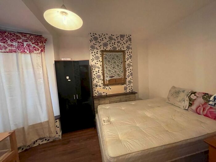 3 Bedroom Terraced House To Rent In Wedderburn Road, Barking, IG11