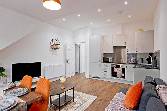 2 Bedroom Apartment To Rent In Woodberry Grove, Manor House, N4