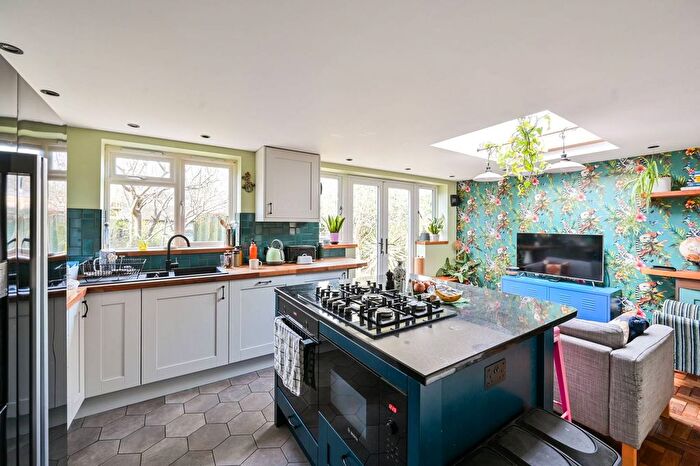 3 Bedroom Flat For Sale In Barry Road, Dulwich, London, SE22