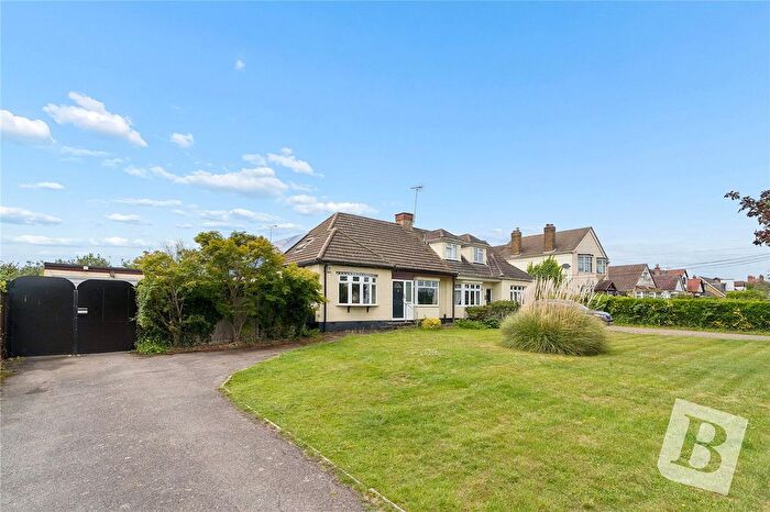 4 Bedroom Bungalow For Sale In Church End Lane, Runwell, Wickford, Essex, SS11