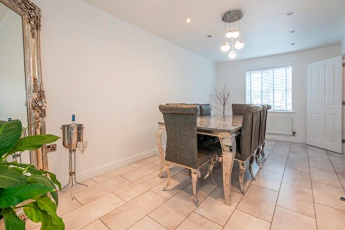 4 Bedroom Detached House For Sale In Marquess Way, M24