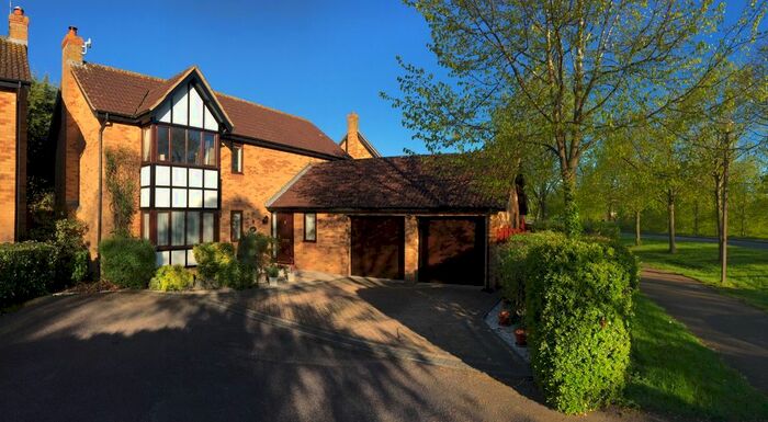 4 Bedroom Detached House To Rent In Loxbeare Drive, Milton Keynes, Buckinghamshire, MK4