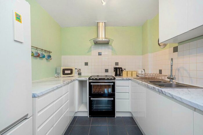 2 Bedroom Flat To Rent In Onyx Mews, London, E15