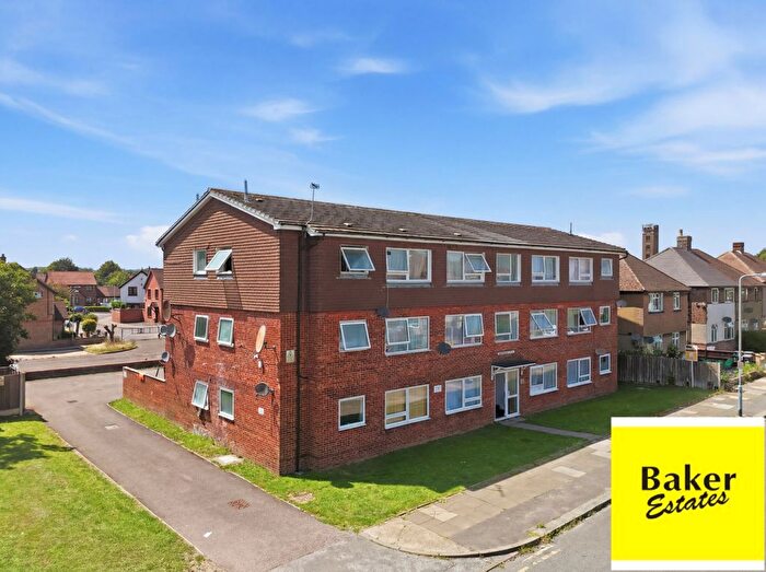 1 Bedroom Flat For Sale In Dryden Close, Hainault, IG6
