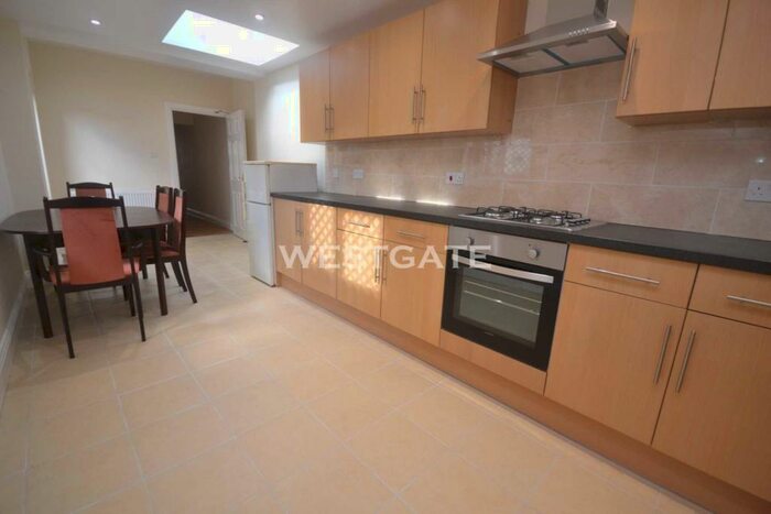 4 Bedroom Terraced House To Rent In Brighton Road, Reading, RG6
