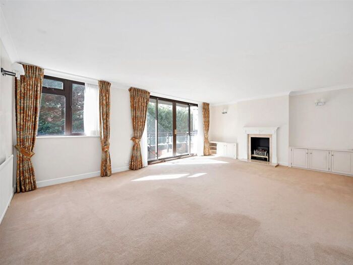 2 Bedroom Flat To Rent In Birch Court, N12