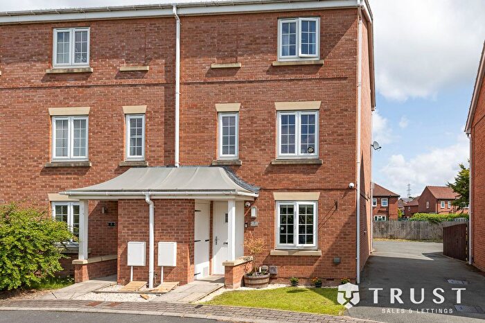 3 Bedroom End Of Terrace House For Sale In Heaton Lodge, Birstall, WF17