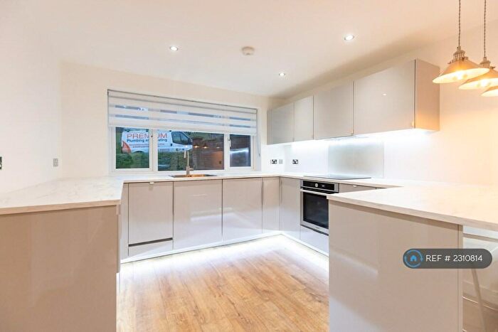 1 Bedroom Flat To Rent In Everest Road, High Wycombe, HP13