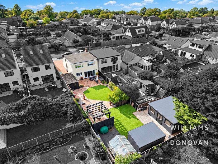 3 Bedroom Chalet For Sale In Chesterfield Avenue, Benfleet, SS7