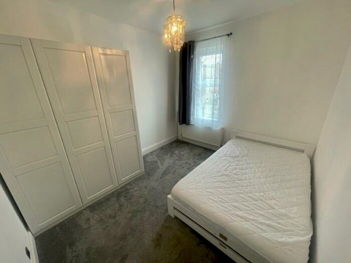 2 Bedroom House To Rent In Holness Road, Startford, E15