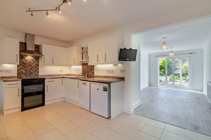 3 Bedroom Semi-Detached House For Sale In Chestnut Crescent, LN5