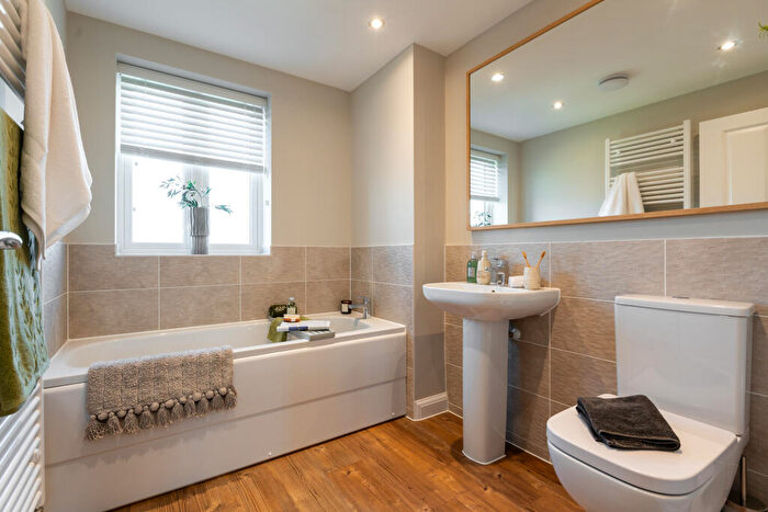 3 Bedroom End Of Terrace House For Sale In Northampton Road, Wellingborough, Northamptonshire, NN8