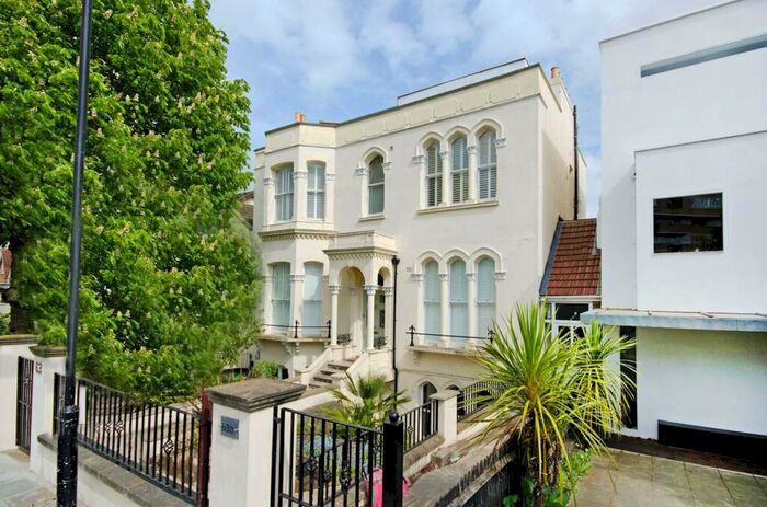3 Bedroom Flat To Rent In Overhill Road, East Dulwich, London, SE22
