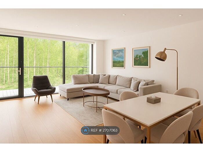 3 Bedroom Flat To Rent In Hawthorne Crescent, London, SE10