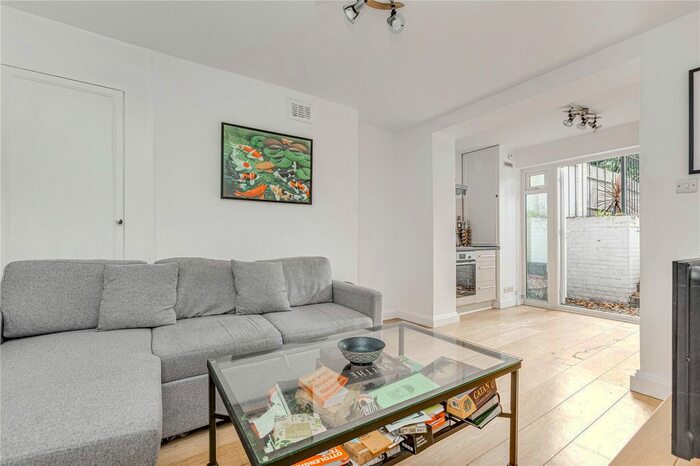 1 Bedroom Flat To Rent In St. John's Hill, Clapham Junction, SW11