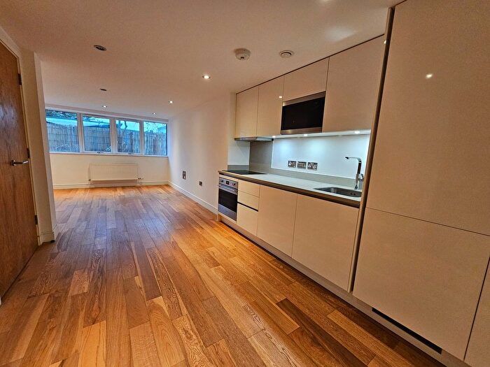 1 Bedroom Flat To Rent In Fraser Road, Perivale, Greenford, UB6