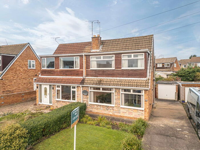 3 Bedroom Semi Detached House For Sale In Earlswood Crescent, Kippax, Leeds, LS25