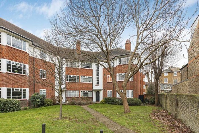 2 Bedroom Flat To Rent In St. Leonards Court, East Sheen, SW14