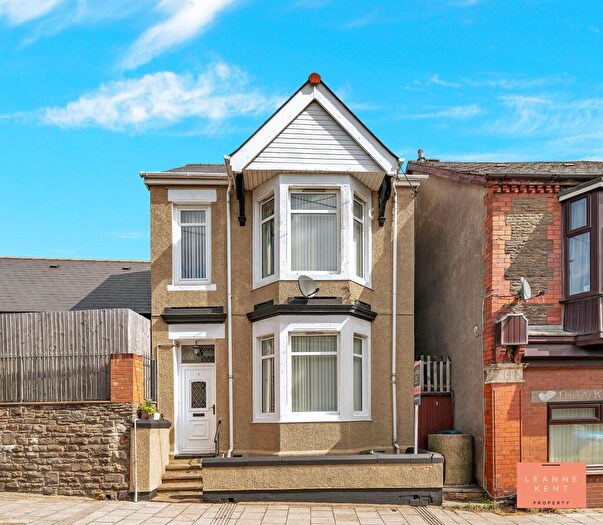 3 Bedroom Detached House For Sale In Van Road, Caerphilly, CF83