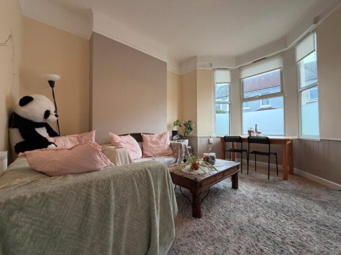 5 Bedroom Terraced House To Rent In Strathnairn Street, Roath, CF24