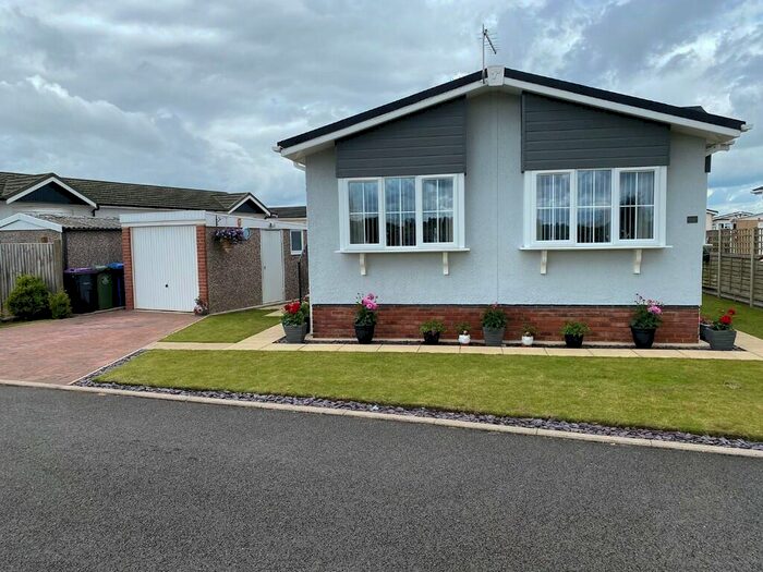 2 Bedroom Park Home For Sale In Hall Hills Park, Norman Drive, Tattershall Road, Boston, Lincolnshire, PE21
