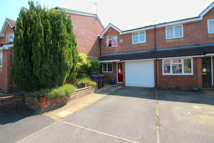 3 Bedroom End Of Terrace House To Rent In Mermaid Close, Hitchin, SG4