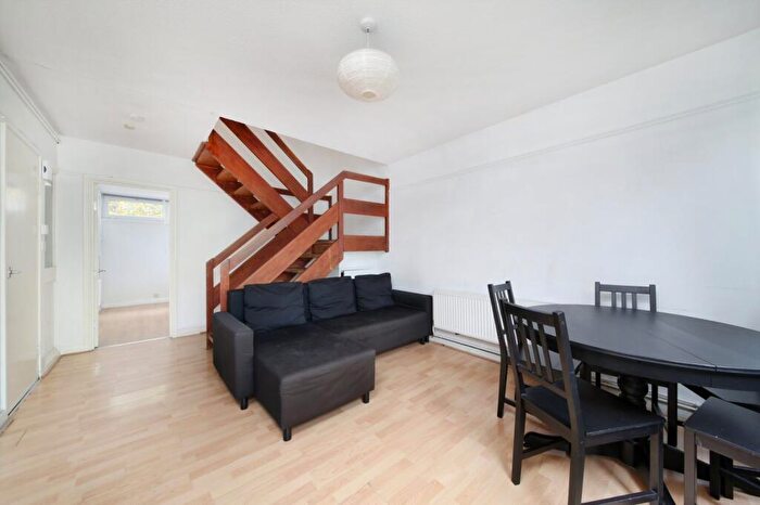 4 Bedroom Flat For Sale In Holliday Square, Battersea Park, SW11
