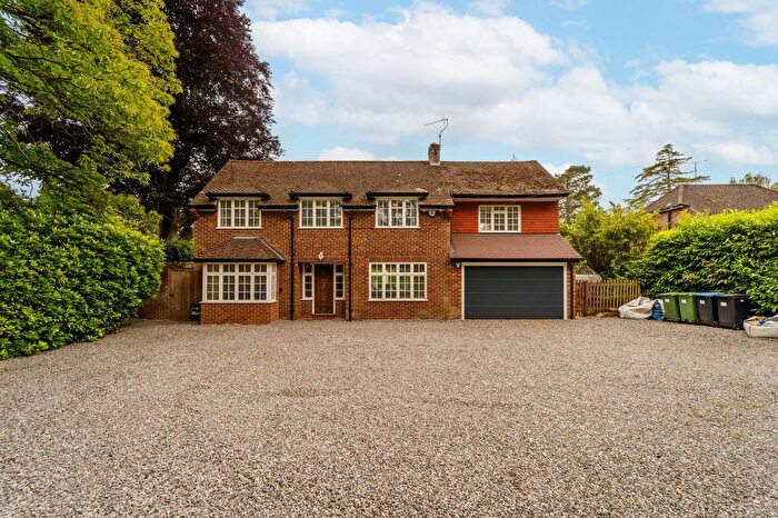 4 Bedroom Detached House For Sale In Old Woking Road, Pyrford, GU22