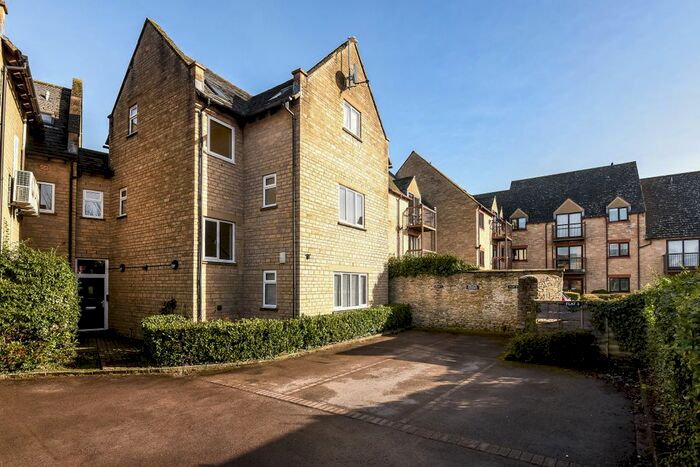 1 Bedroom Flat To Rent In Langdale Gate, Witney, OX28