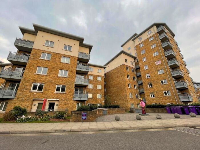 2 Bedroom Apartment To Rent In John Bell Tower East, Bow, E3