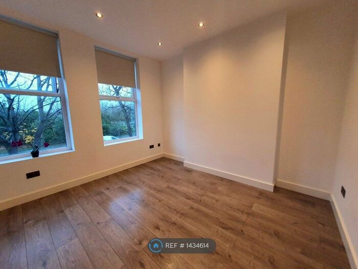 1 Bedroom Flat To Rent In Talbot Road, Manchester, M16