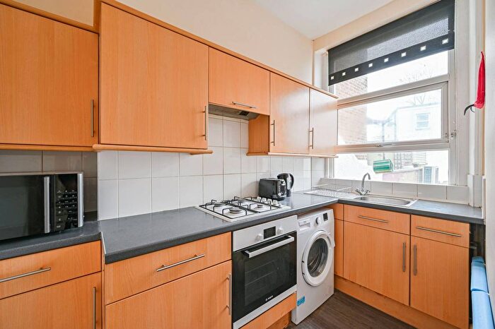 3 Bedroom Flat To Rent In Brockley Rise, Honor Oak Park, London, SE23